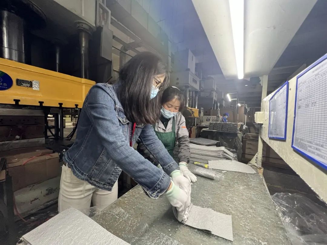 化身“研发小白”,体验ylzzcom永利总站线路检测“手艺活”——求专求精,掌握市场话语权(图3) 化身“研发小白”,体验ylzzcom永利总站线路检测“手艺活”——求专求精,掌握市场话语权(图3)